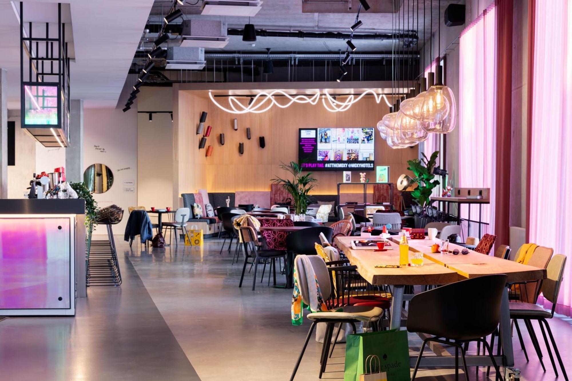 Moxy Outletcity Metzingen Metzingen  Dış mekan fotoğraf