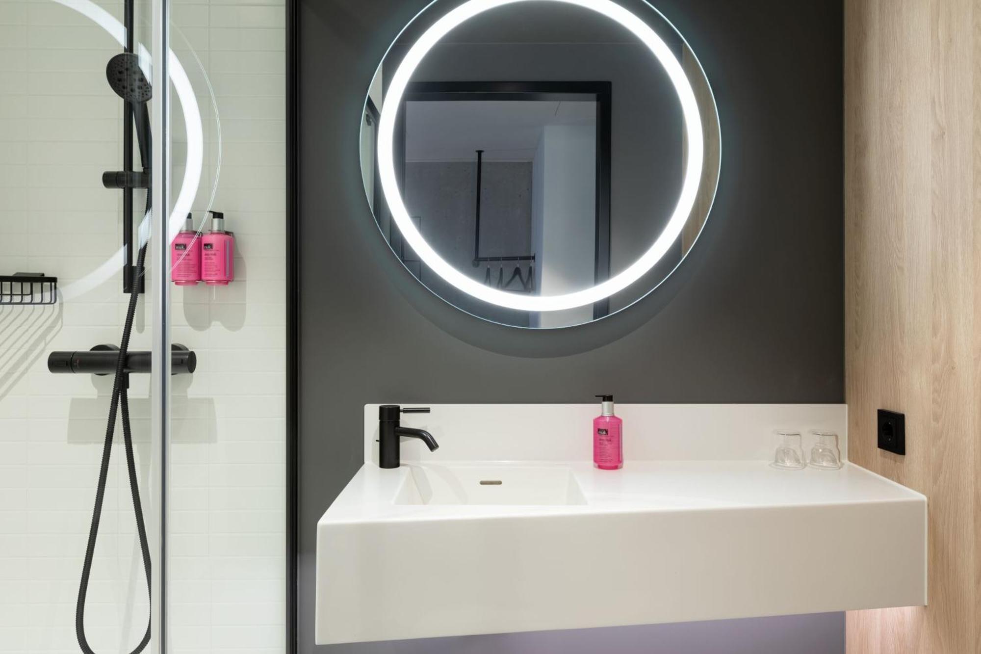 Moxy Outletcity Metzingen Metzingen  Dış mekan fotoğraf