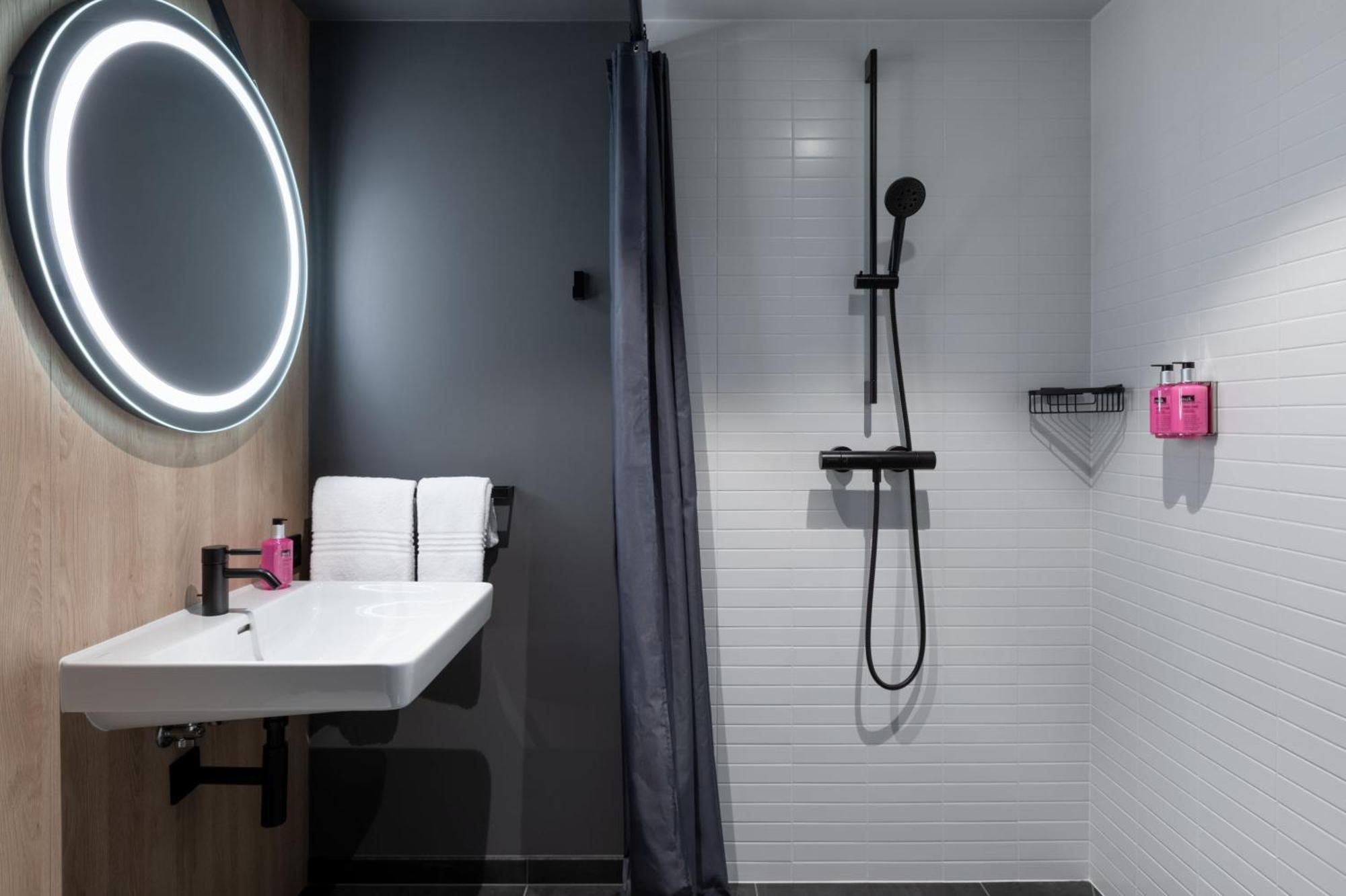 Moxy Outletcity Metzingen Metzingen  Dış mekan fotoğraf