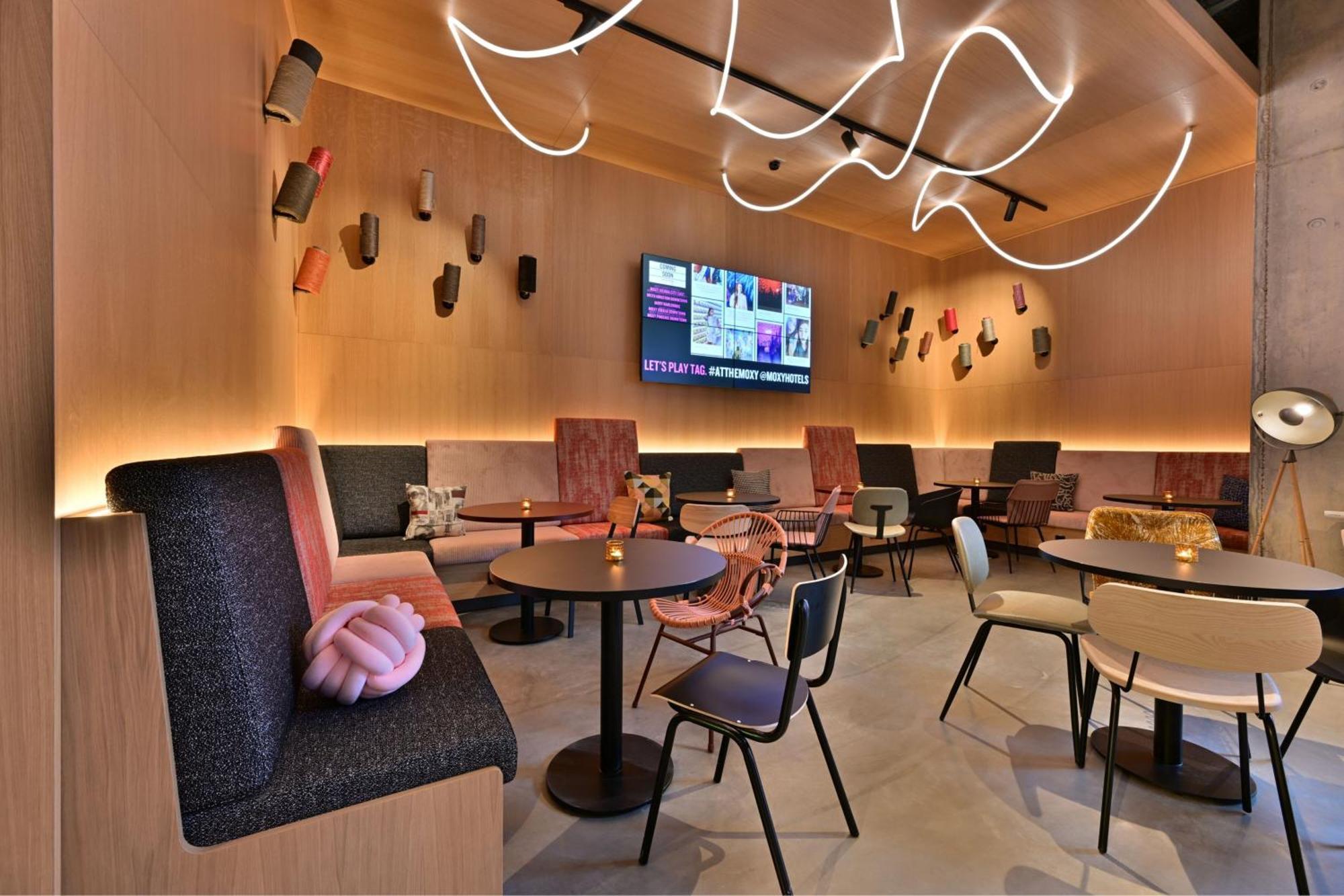 Moxy Outletcity Metzingen Metzingen  Dış mekan fotoğraf