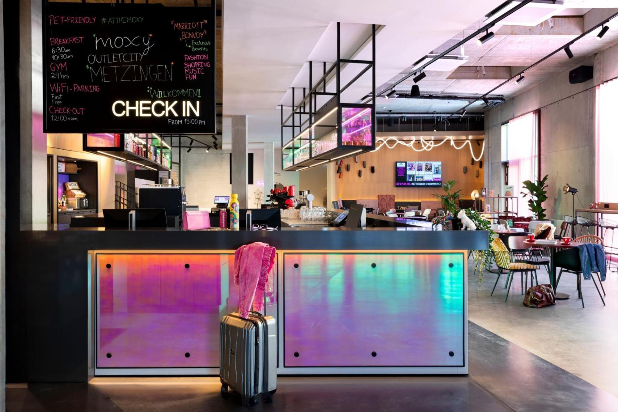 Moxy Outletcity Metzingen Metzingen  Dış mekan fotoğraf